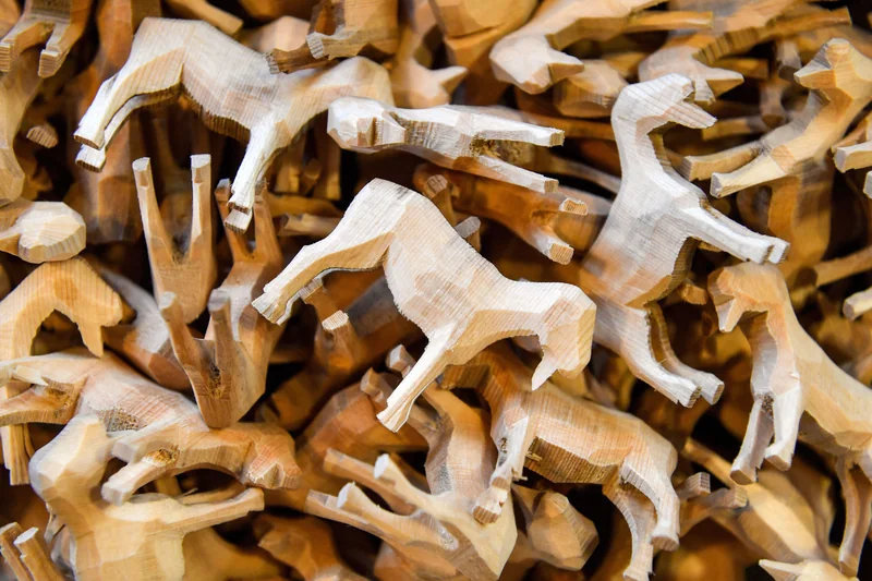 Chèvres sculptées avant peinture