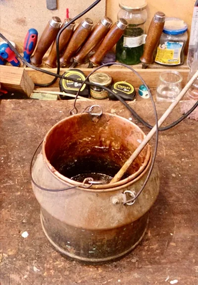 Colle chaude au bain-marie