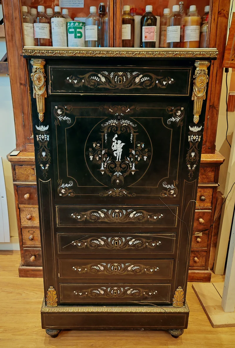 Restauration de meubles anciens et d’objets d’art
